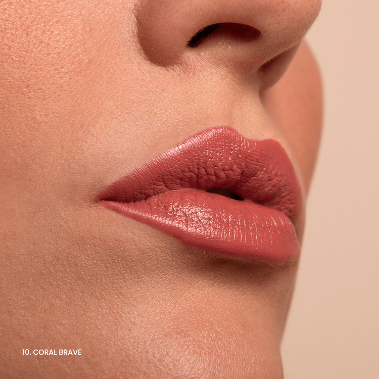 Wet Flow Lipstick Labial labios definidos, hidratados y brillantes