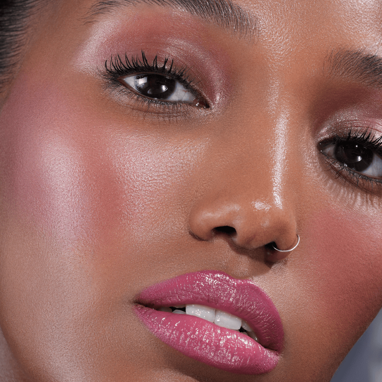 Berry Pop Lápiz labial labial cremoso con nueva fórmula.