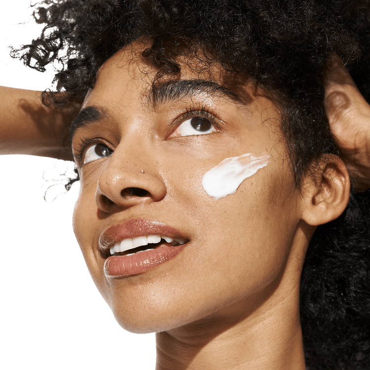 La Crème All-In-One - Hidratante facial, unifica el tono de piel