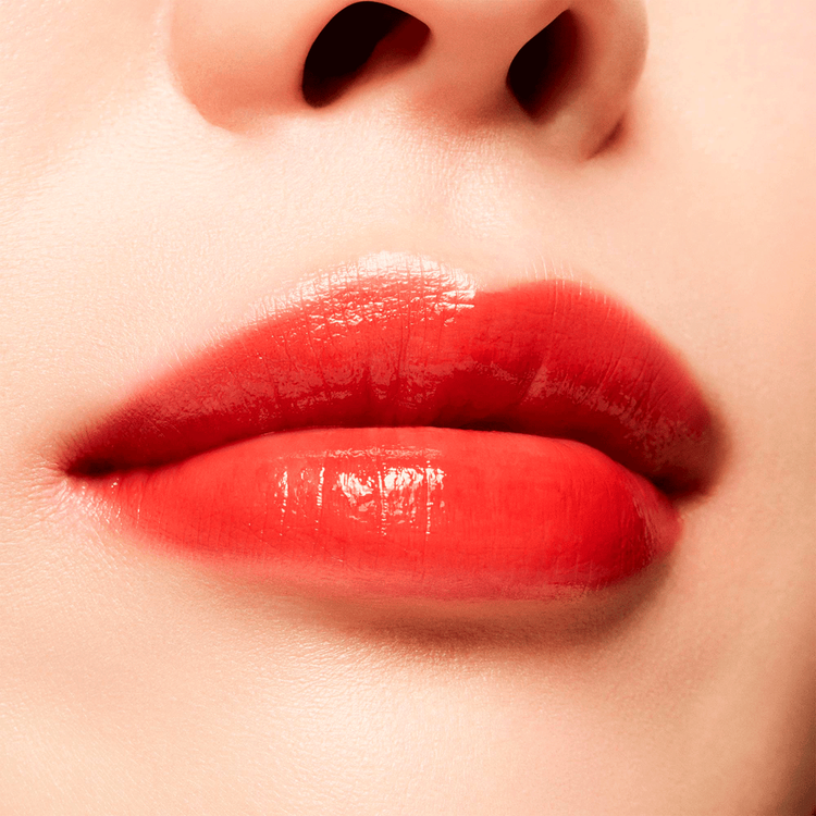 Lustreglass Sheer-Shine Lipstick Labial líquido acabado luminoso, hidratante y suave