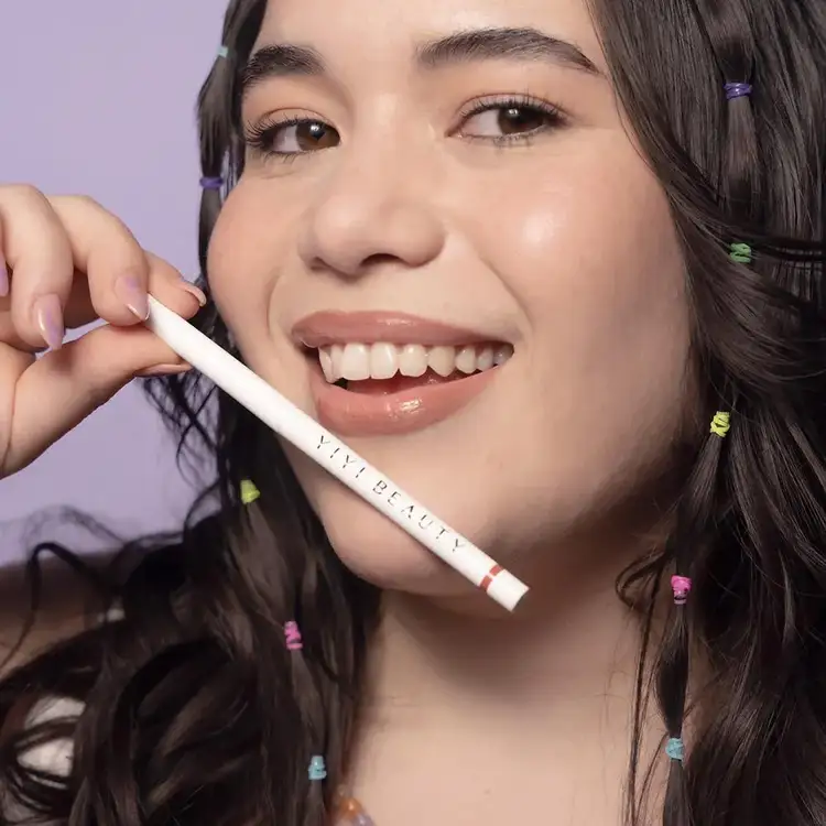 Kiss Liner - Delineador De Labios, efecto plump .28gr YIYI BEAUTY