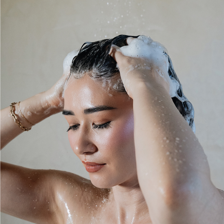 Perfect Volume Shampoo reparador revitaliza el cuero cabelludo