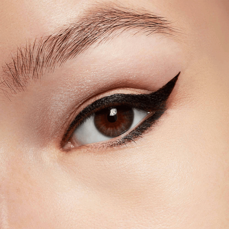 Pro Longwear Paint Pots - Sombra en crema, cobertura cremosa y acabado natural