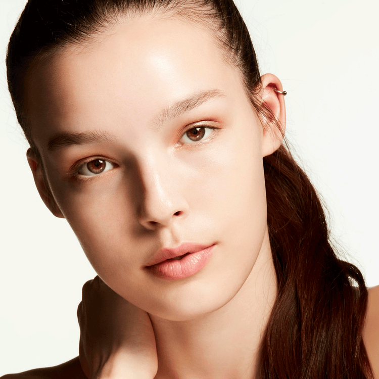 Prep + Prime Natural Radiance Primer hidratante hidrata y pprepara la piel