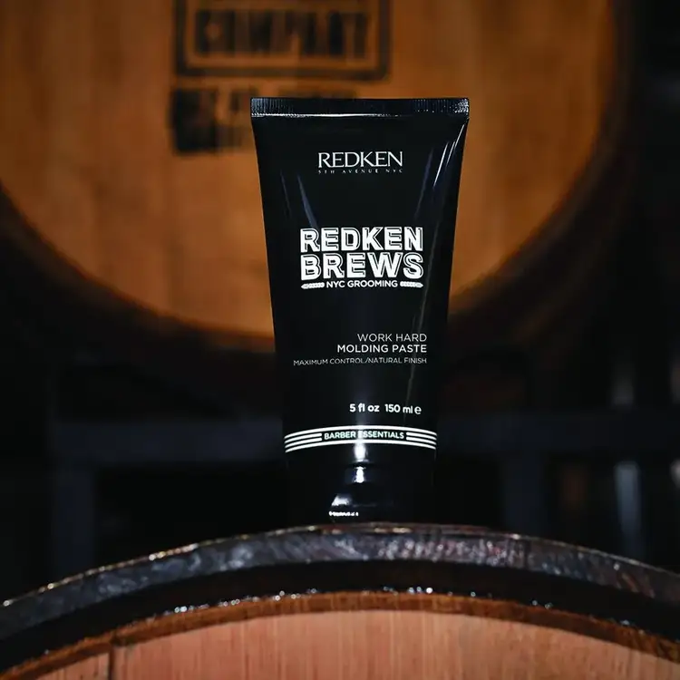 Redken Brews - Pomada, máxima fijación con acabado natural