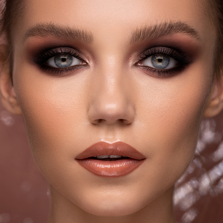 I Need A Rose Brillo labial brillo labial en gel hidratante.