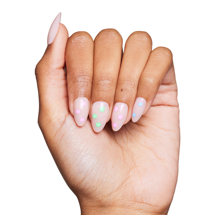 Full Bloom Press-On Nails Uñas postizas base semitransparente primaveral.