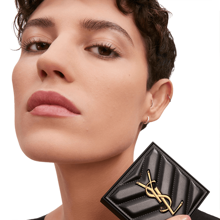 All Hours Polvo compatco matifica y fija el cutis