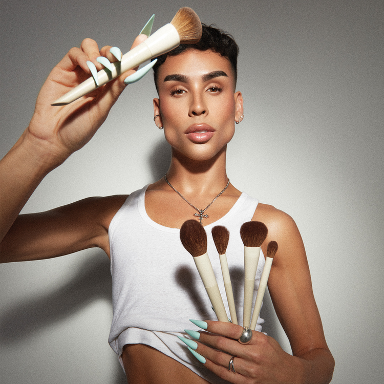Morphe x Ariel - Brocha para polvo, creado por el maquillador de celebridades Ariel