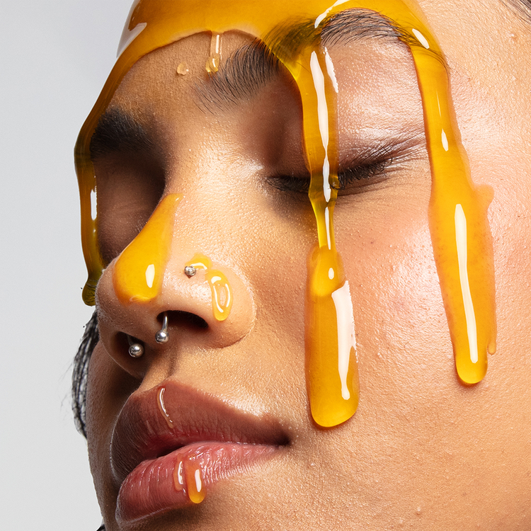 Immortal Bloom Hydrating Bálsamo limpiador limpia e hidrata la piel