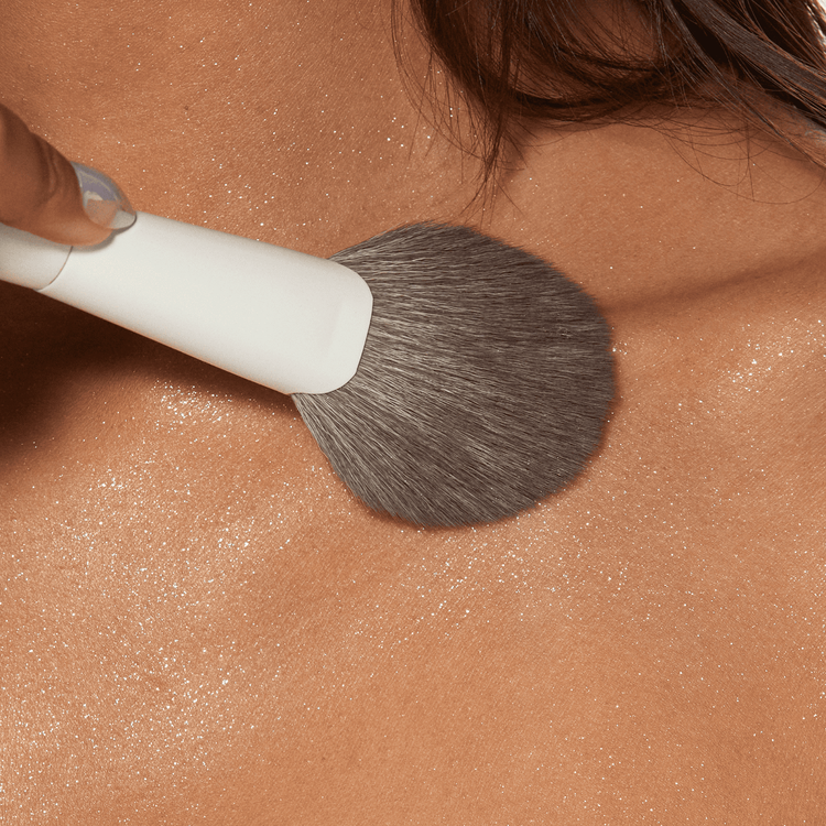 Glitterpuck Pressed Glitter for Eyes, Face + Body - Rubor en crema, con textura esponjosa