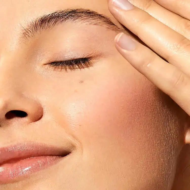 Crème Prodigieuse Boost Contorno de ojos difumina y previene signos del envejecimiento