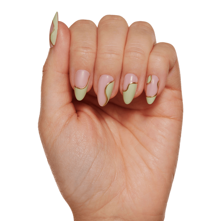 Olive You Press-On Nails Uñas postizas base semitransparente moderna.