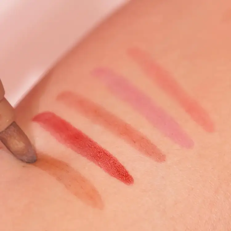 Lip Stain - Marcador para labios, fórmula hidratante e impermeable