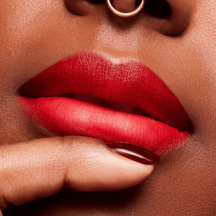 Powder Kiss Velvet Blur Slim Lipstick - Labial, mate hidratante de color intenso