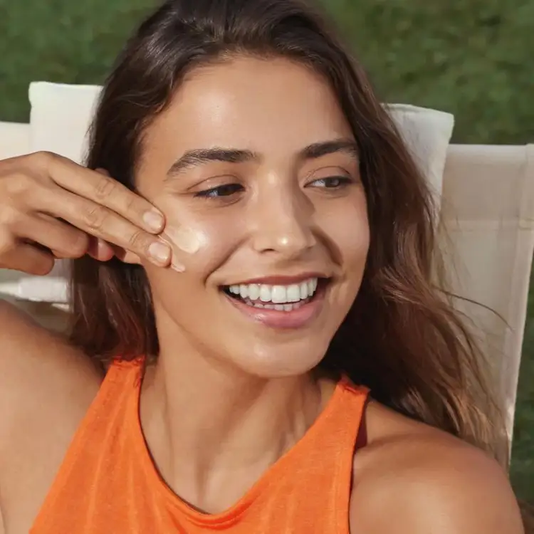 Fusion Water Magic Glow Protector solar facial control de brillo