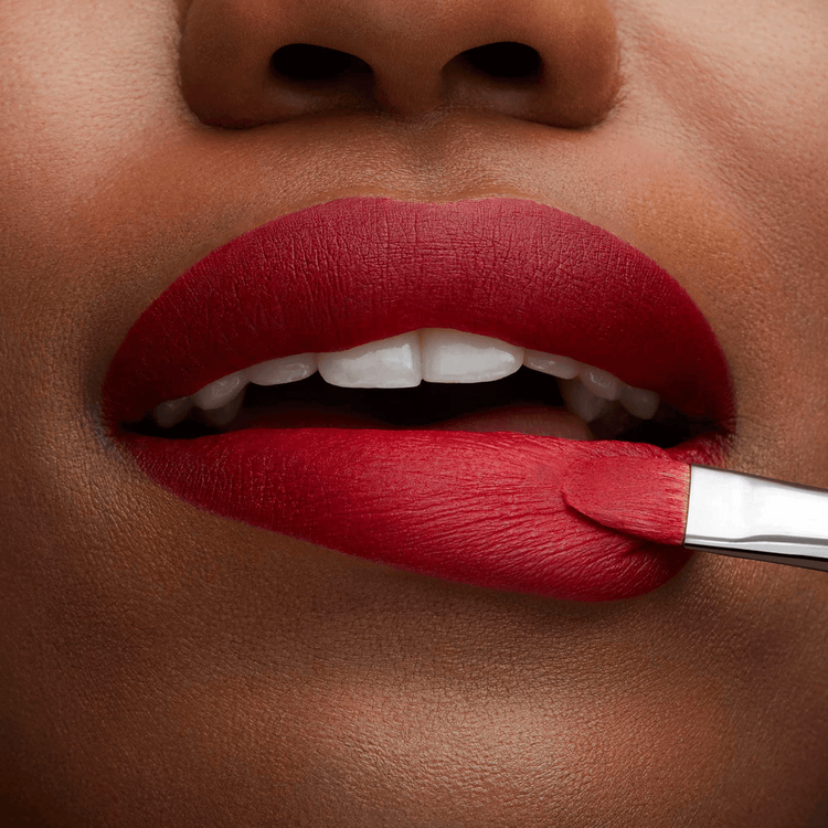 Retro Matte - Labial, fórmula de larga duración con color mate intenso