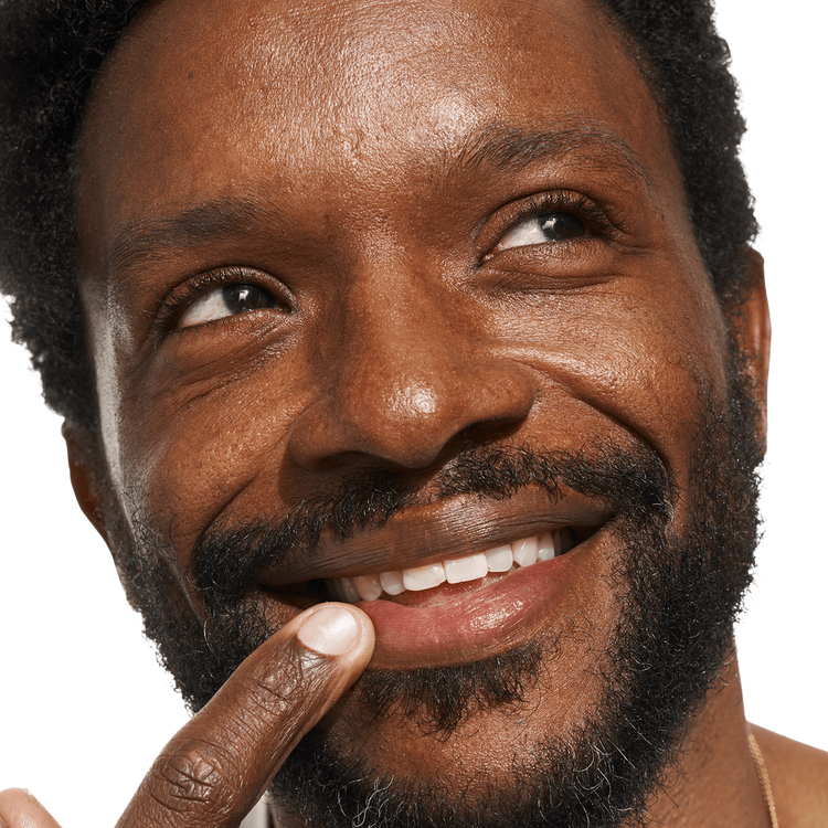 Le Baume All-In-One Bálsamo reparador humecta la piel irritada