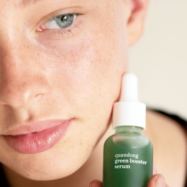 Quandong Green Boster - Suero facial, reduce líneas de expresión y calma piel inflamada
