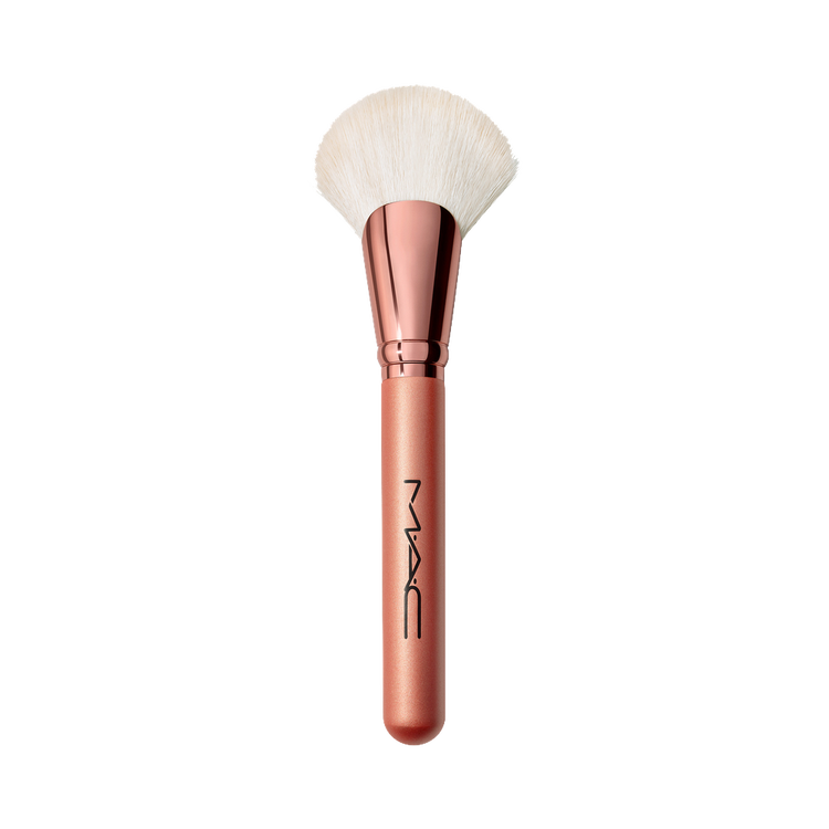 143S Bronzer Fan Brush Brocha difumina, sombrea y da glow