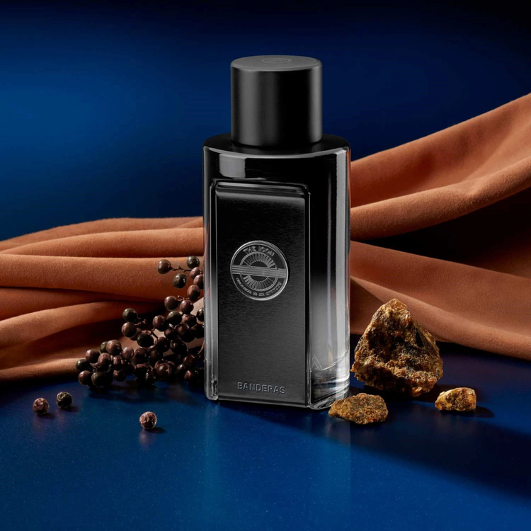 The Icon - Eau de Parfum, una nota misteriosa y adictiva de ante y lirio