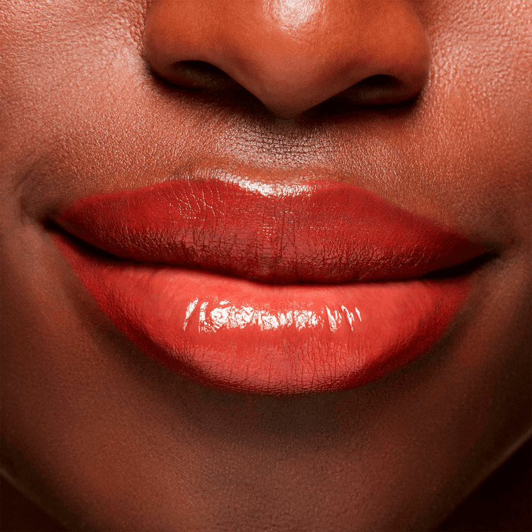 Lustreglass Sheer-Shine Lipstick Labial líquido acabado luminoso, hidratante y suave