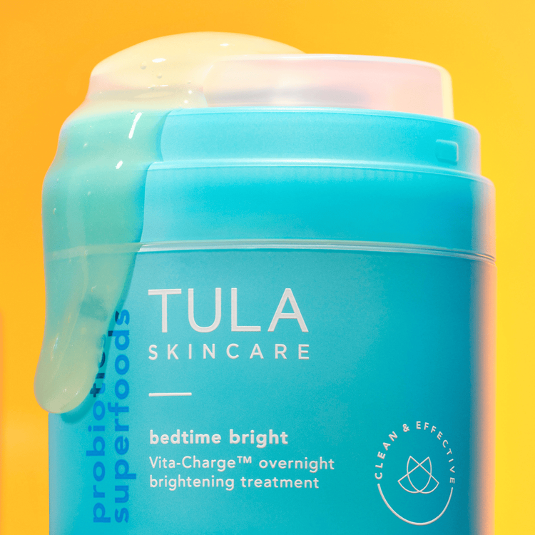 Bedtime Bright Vita-Charge Overnight Brightening Tratamiento nocturno hidrata la piel