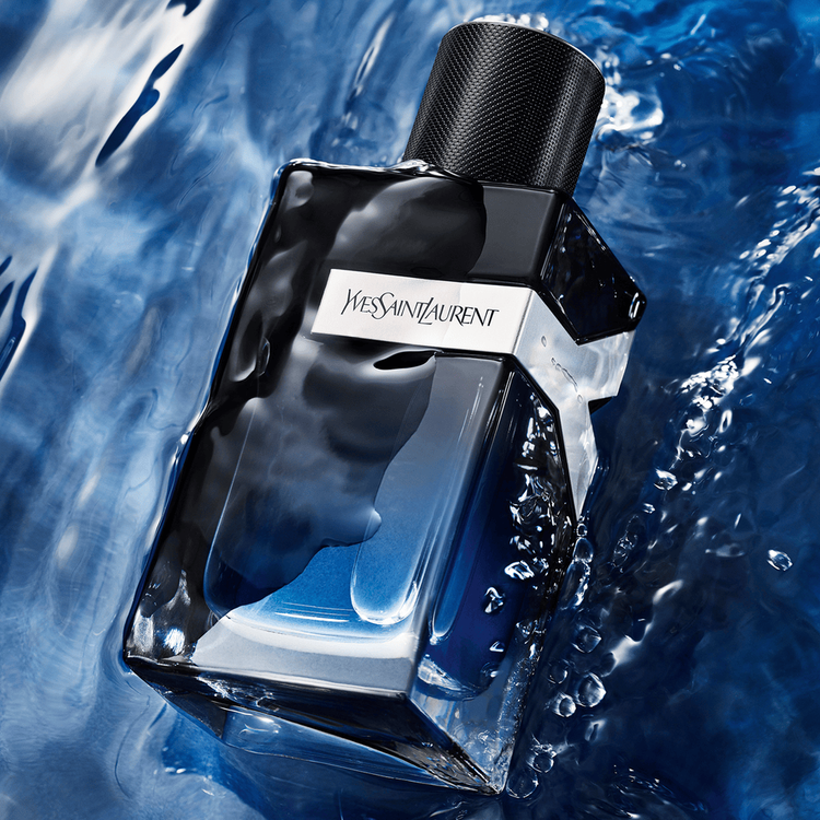 Y MEN - Eau de Parfum, una seductora interpretación de la icónica camisa blanca y la chaqueta negra de Yves Saint Laurent