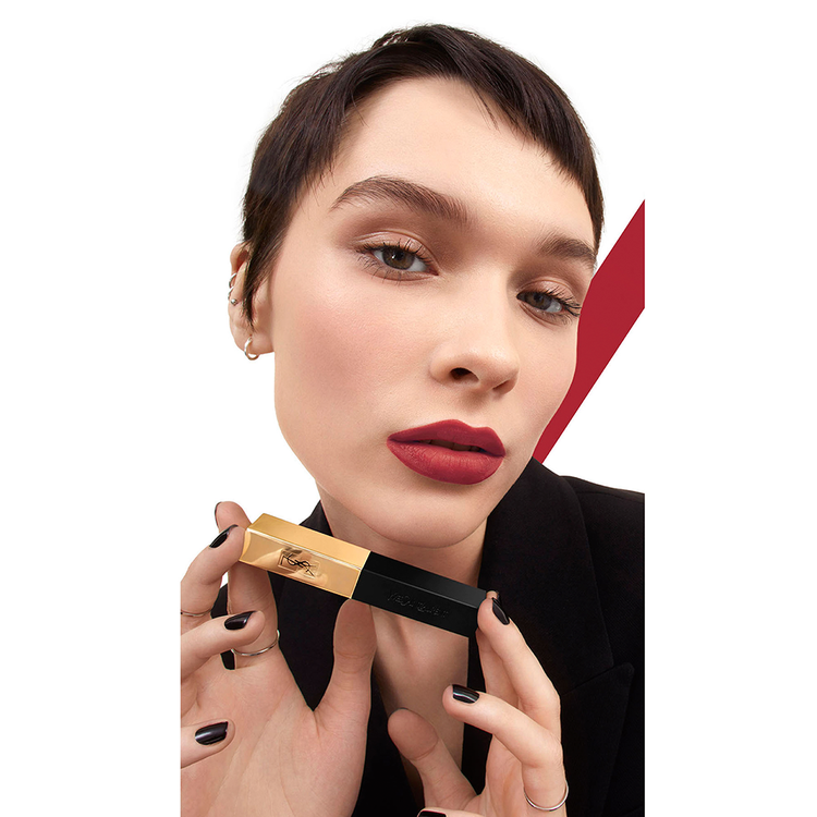 Rouge Pur Couture Barra de labios color mate lujoso y duradero