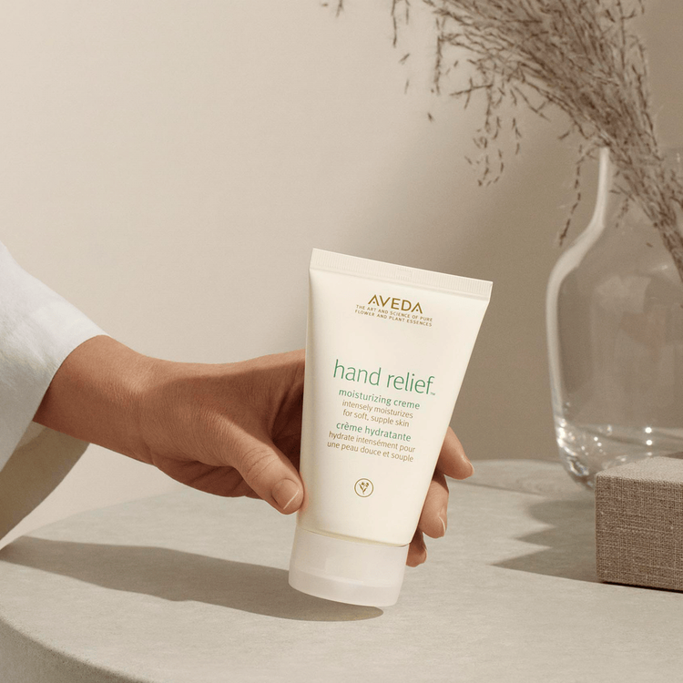 Hand Relief Crema hidratante hidrata y restaura la piel de las manos