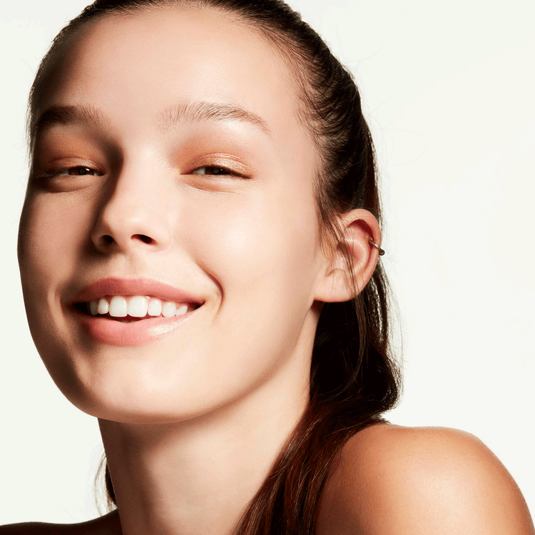 Prep + Prime Natural Radiance Primer hidratante hidrata y pprepara la piel