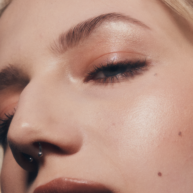 Beam Trap Skin Illuminating Balm Iluminador en bálsamo brillo eufórico para la piel