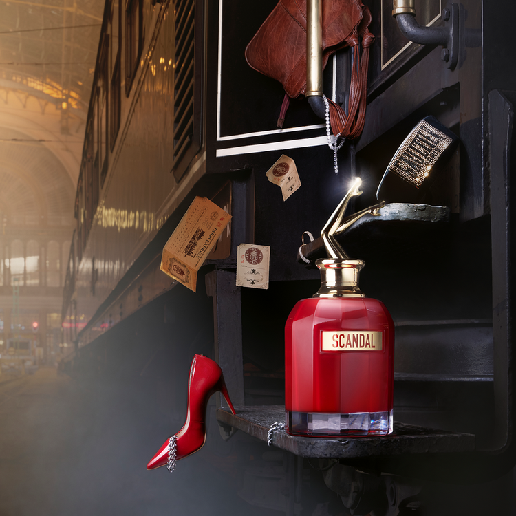 Le Parfum - Eau De Parfum, una fragancia ambarina floral insensata