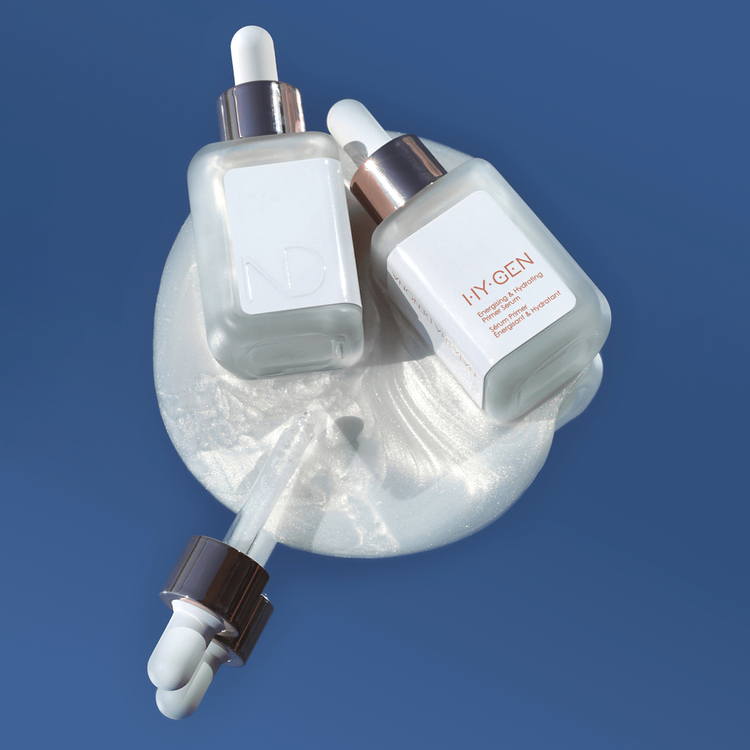 Hy-Gen Energizing & Hydrating Paleta de sombras suero ligero con acabado húmedo.