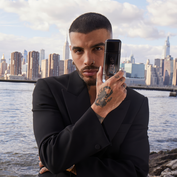212 Vip Black - Eau De Parfum, aroma amaderado