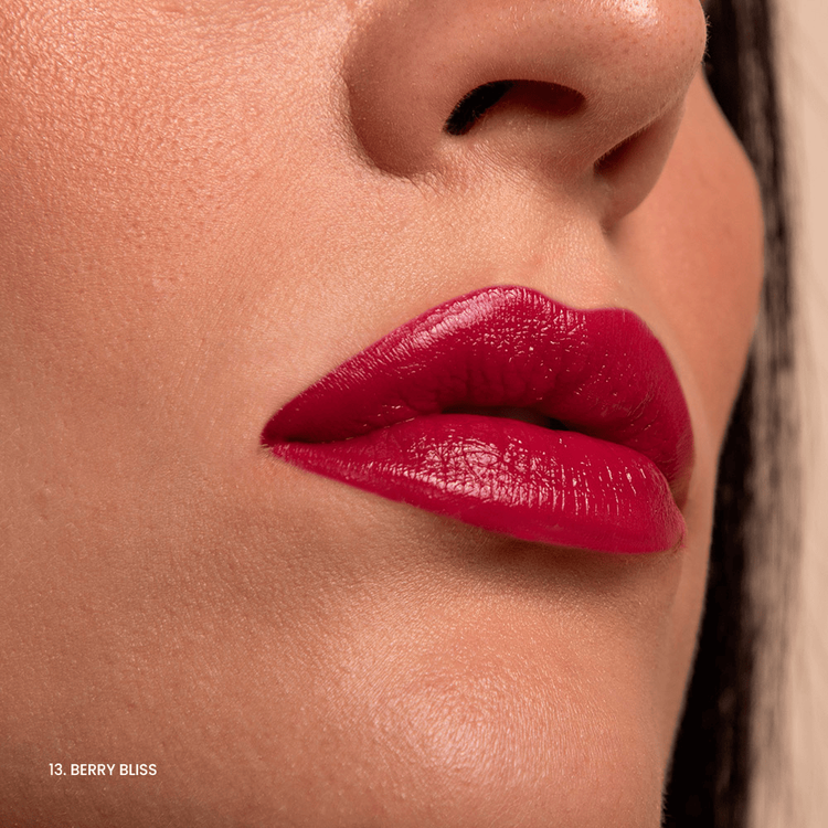 Wet Flow Lipstick Labial labios definidos, hidratados y brillantes