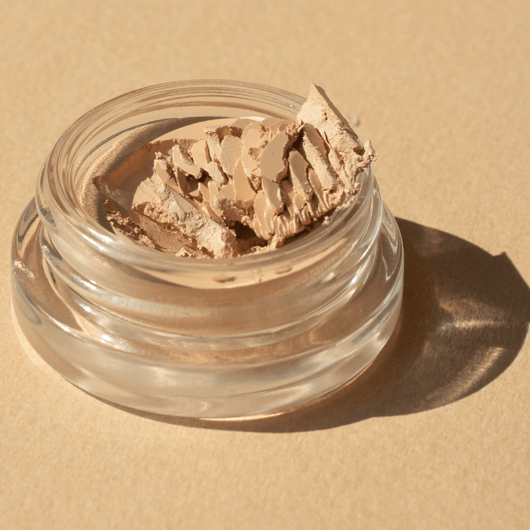 Base - corrector con árnica - Cubre el enrojecimiento, elimina ojeras y unifica la piel