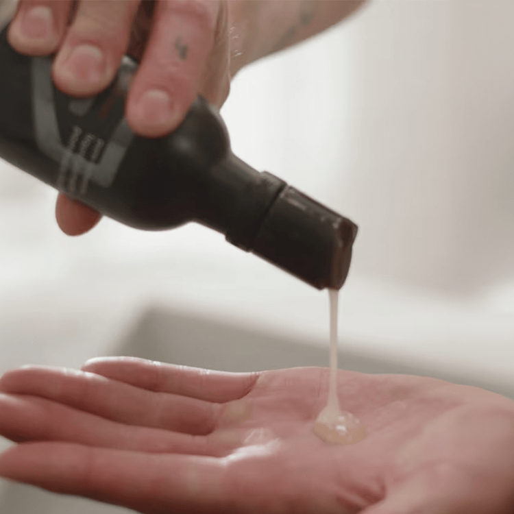 Men Pure-Formance Pomada fijación moderada con brillo