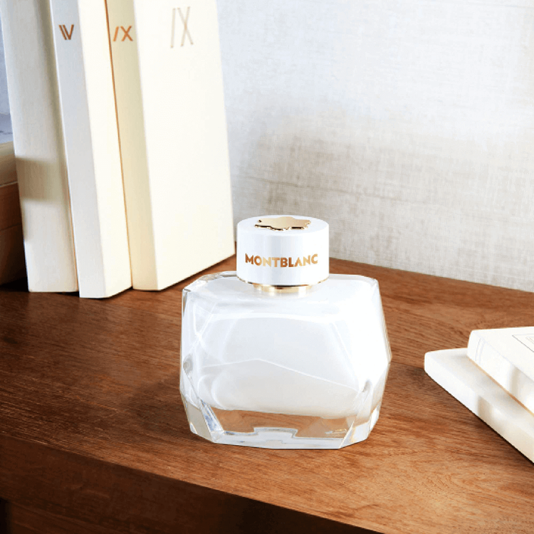 Signature - Eau de Parfum, fragancia cremosa y elegante