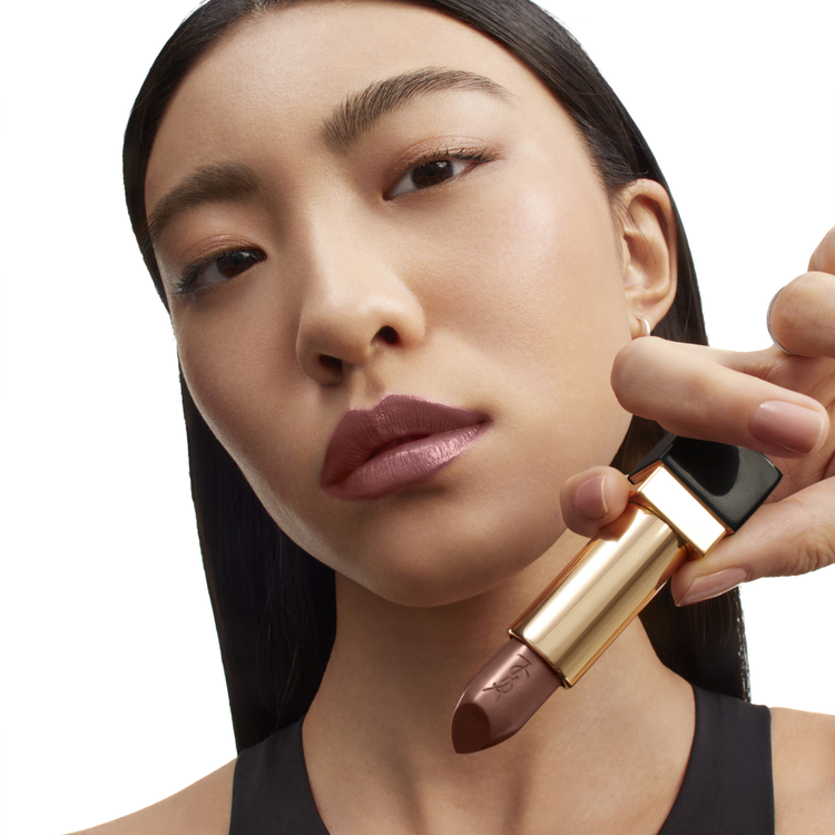 Rouge Pur Couture Barra de labios acabado satinado de cobertura completa