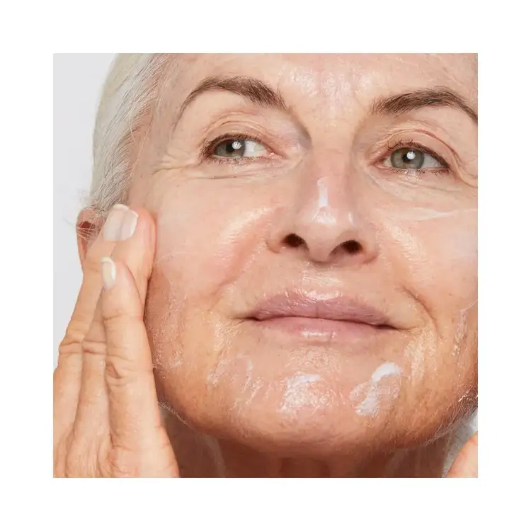 Super Rich Repair Crema hidratante reparadora nutre, hidrata y protege piel seca.