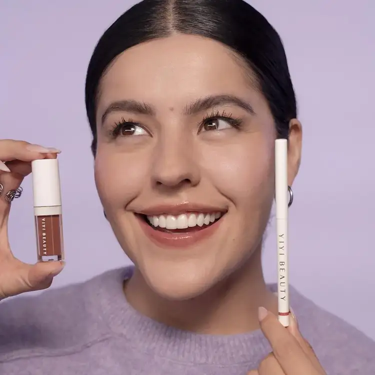 Soft Kiss - Lip Oil Brillo Labial, hidratante no pegajoso 2.5gr YIYI BEAUTY
