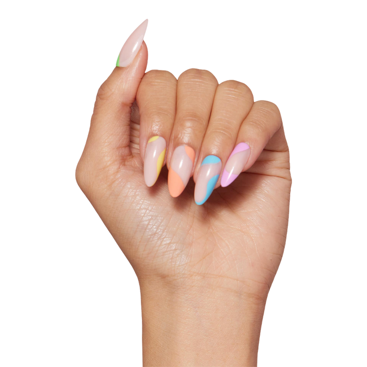 Rainbow Puff Press-On Nails Uñas postizas espirales multicolor sobre base rosa.