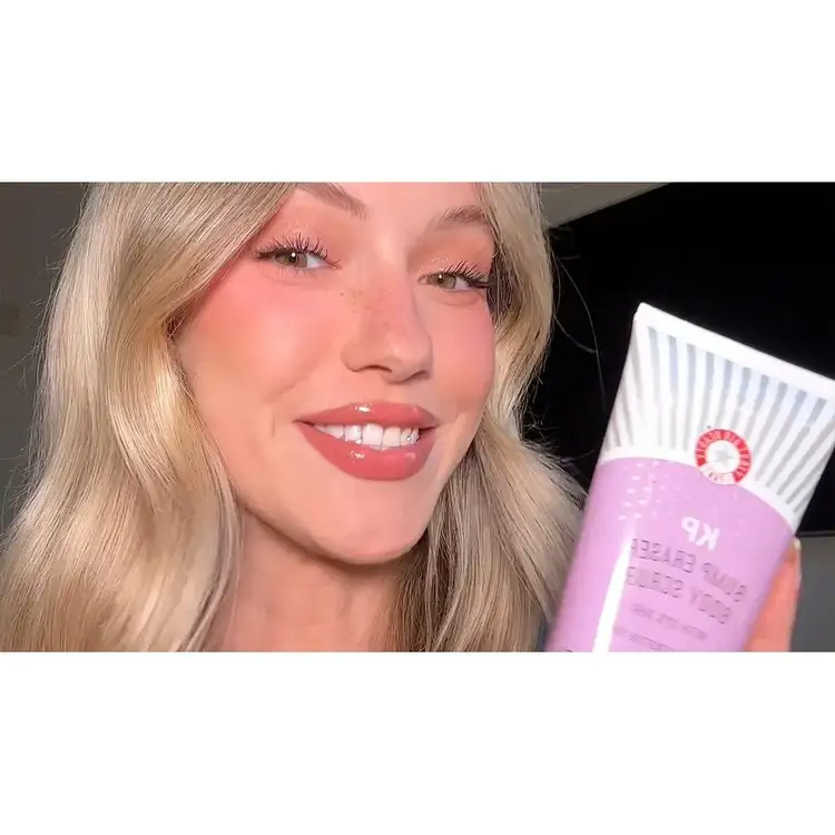 KP Bump Eraser Body Scrub Fresh Strawberry Exfoliante corporal, tamaño para viaje