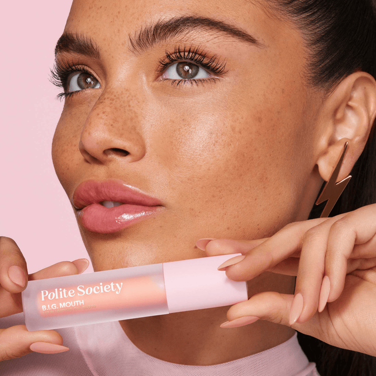 TRAVEL BIG MOUTH LIP PLUMPER CLEAR Brillo labial hidratación y volumen para labios audaces al instante y con el tiempo".