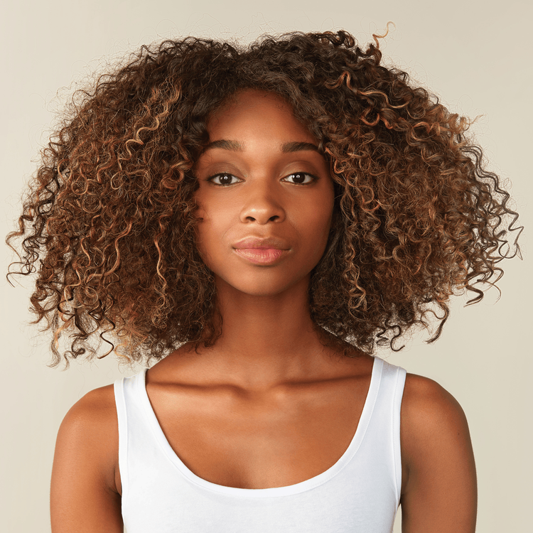 Nutriplenish Shampoo hidrata y nutre el cabello seco y opaco