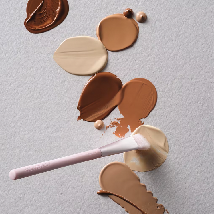 Kylie Concealer Brush Brocha precisión para contorno de ojos