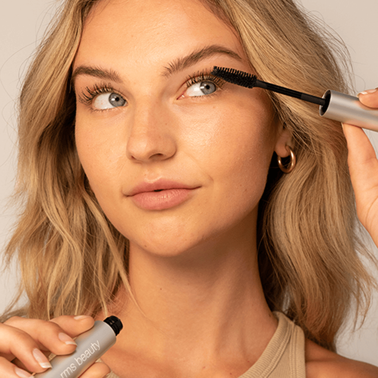 Straight Up™ Volumizing Peptide Máscara volumizadora máscara de pestañas limpia para volumen y elevación por 12 horas.