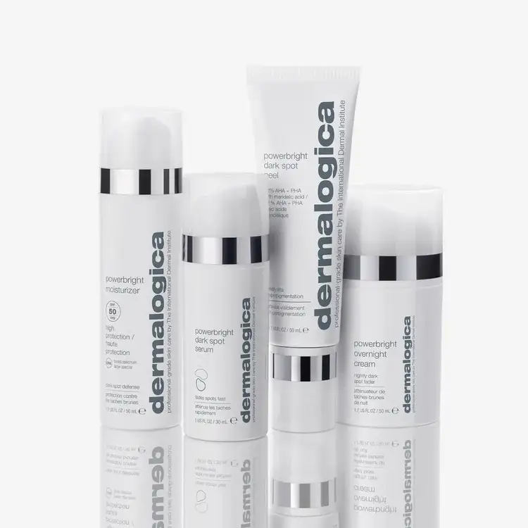PowerBright Overnight Moisturizer Crema nocturna iluminadora atenúa manchas, hidrata y da luminosidad.