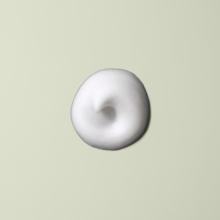 Frizz-Fighting Volumizing Foam Lightweight Body Booster Espuma voluminizadora proporciona rizos definidos